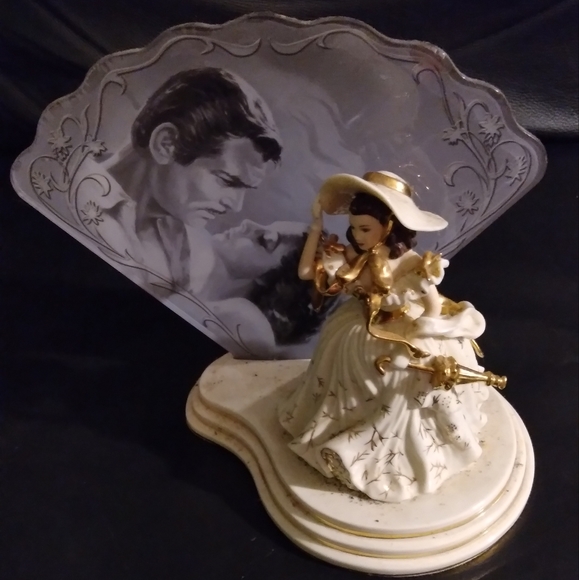 Scarlett O'Hara Belle of the South Figurine - Picture 1 of 2